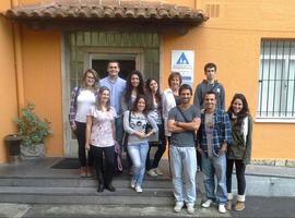 Diez jóvenes asturianos de la diáspora conocen la tierra de sus 'Raíces'