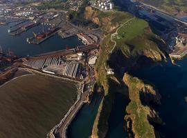 Greenpeace afirma que "los puertos del Estado son la principal amenaza para la costa asturiana"