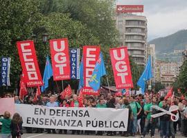 Miles de asturianos corean un rotundo 'No' al desmantelamiento de la enseñanza pública 