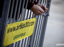 Voluntarios de Greenpeace se "enjaulan" mañana en la plaza del Ayuntamiento de Avilés