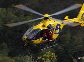 Gravemente herido el conductor de un cisterna que cayó casi 15 metros cerca de Belén, Valdés