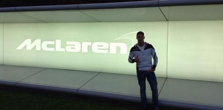 Facu Regalia probó el simulador de McLaren F1