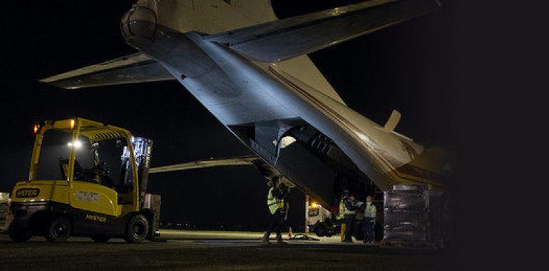 Filipinas: Coches, avionetas, barcos y helicópteros para llegar a las zonas aisladas