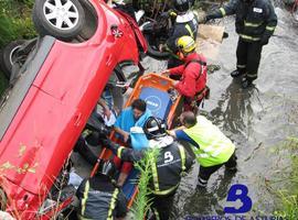 Dos heridos en un accidente de tráfico en Nava