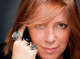 La escritora Pilar Sánchez Vicente presenta su quinta novela 'Luciérnagas en la memoria'