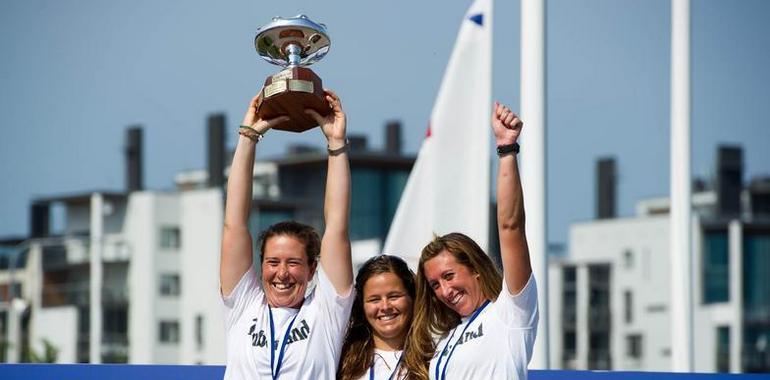 Ángela Pumariega en la presentación del equipo preolímpico español de vela  a un año de Londres 2012