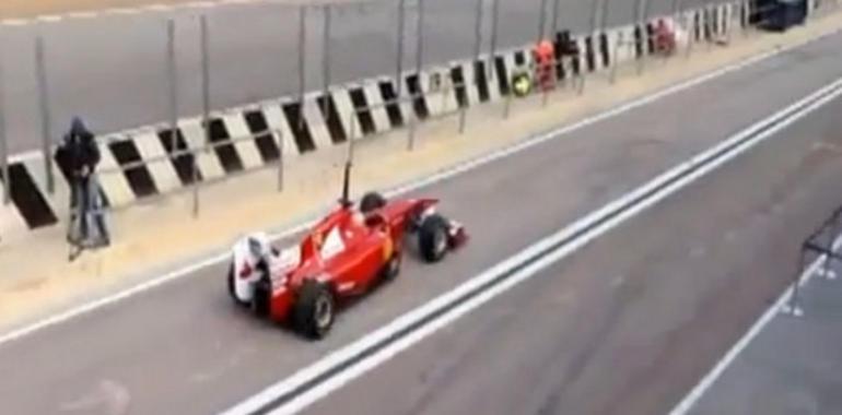 Fernando Alonso prueba el simulador del Ferrari 2014 (vídeo)