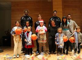 Oviedo Baloncesto en el Certamen de postales navideñas de Ovida