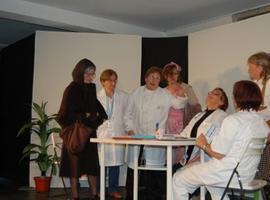 Traslluz pone en escena 'Si tas mala nun vayas al médicu', en Posada