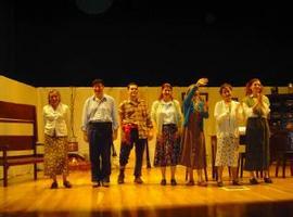 El Grupo de Teatro Carbayín en La Pola con "Les ayalgues de la marquesa"