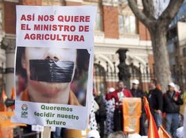 Miles de agricultores y ganaderos reclaman al Gobierno "la PAC para quien la trabaja"