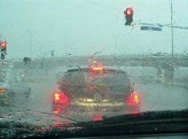 Colisiones por alcance en la autovía minera y A-64 a consecuencia del mal tiempo