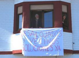 Los propietarios de La Carioca" desoyen la prohibición de acceder a su casa y se encierran en ella