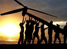 Greenpeace alerta de los 'furibundos ataques' de las eléctricas a las renovables 