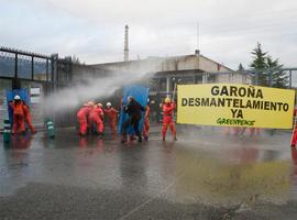 Activistas de Greenpeace "desmantelan"  Garoña