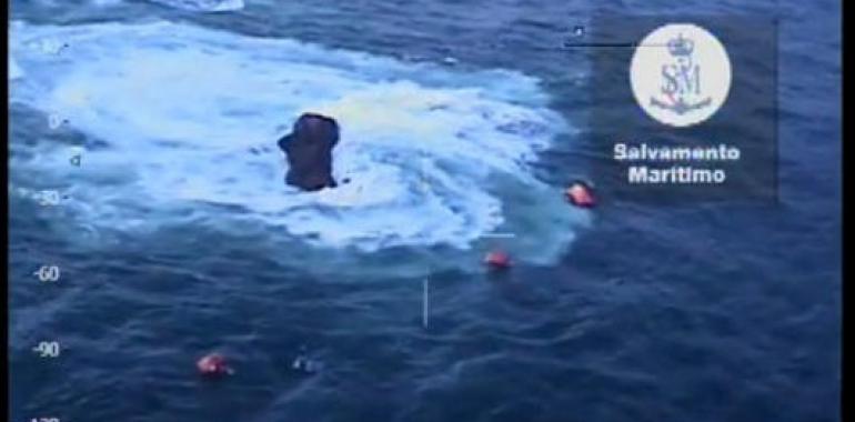 Imágenes del naufragio del pesquero Santa Ana a media milla de Cabo Peñas