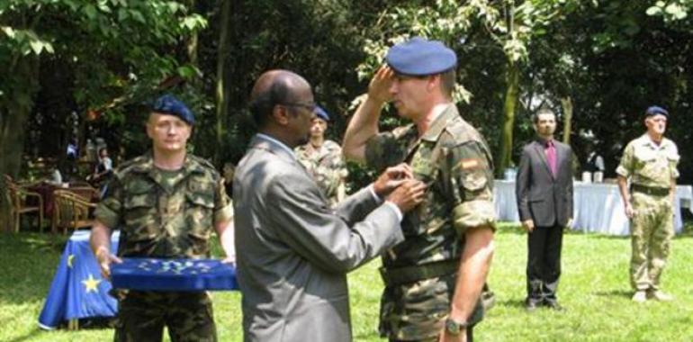 El coronel González Elul y cinco militares españoles en Uganda reciben la Medalla Nacional Somalí