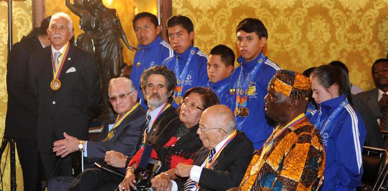 Correa entrega los premios  Eugenio Espejo 2011 