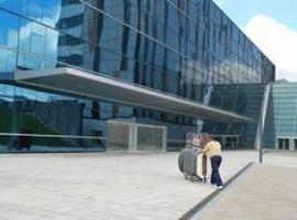 Foro critica que las habitaciones del HUCA para trasplantados "no tengan cama para acompañantes"