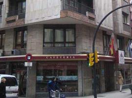 Trabajadores del #hotel #León se concentran frente a Liberbank para exigir 'celeridad'