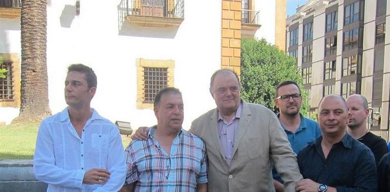 #Tenneco agradece a #Masip su mediación con el bolígrafo del acuerdo