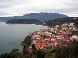 Día grande en el VI #'Mercáu Tradicional' de #Lastres