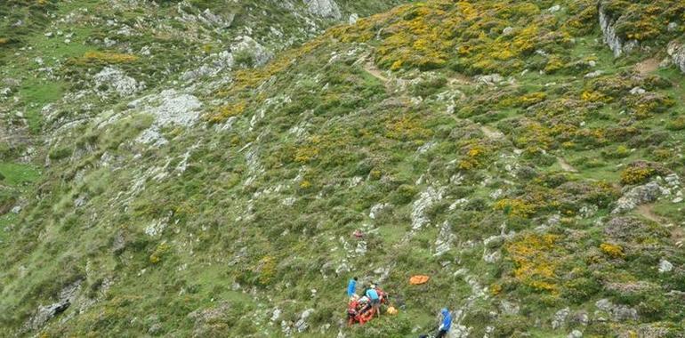 Evuacuada en helicóptero una mujer con fractura de tibia en la ruta de Lagos a Vega de Ario