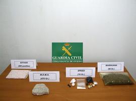 la Guardia Civil interviene 800 pastillas de éxtasis y otras drogas