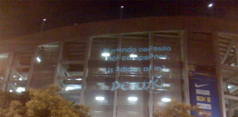 Greenpeace desafía a Adidas en el Camp Nou a que elimine los tóxicos de su cadena de producción