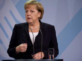 Merkel desea éxito al 'ambicioso' paquete de reformas de Francia 