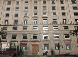 Cajastur asegura al Parlamento asturiano que ni tuvo ni tiene tarjetas 'blak'