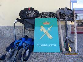 Incautados 61 kilos de percebes a 4 furtivos en Ribadedeba