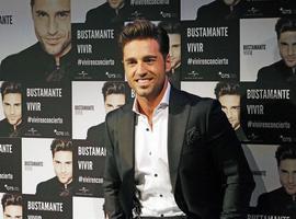 #David #Bustamante canta a 'Vivir' en Oviedo