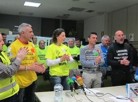 'Obsequian' a Javier Fernández para recordarle "la situación de las empresas asturianas"