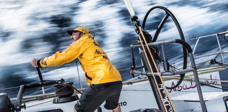 MAPFRE adelanta al favorito de la Volvo Ocean Race y se coloca tercero