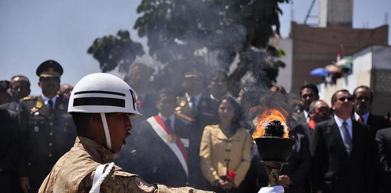 La Primera Dama del Perú encabeza el homenaje a la Mujer en la Procesión de la Bandera