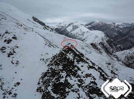 Rescatan a un montañero lesionado en un hombro