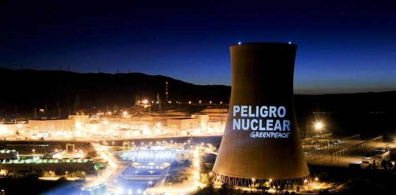 Greenpeace sale a la calle en 19 ciudades para exigir el cierre de las centrales nucleares 