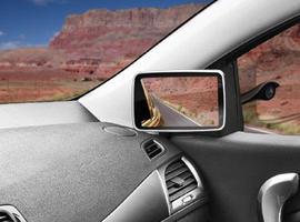 Imagen tridimensional para los retrovisores de los coches del futuro