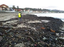 Retiradas 900 toneladas de residuos de las playas asturianas ante la Semana Santa 
