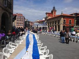 Mesa y mantel para 20.000 personas en las calles de Avilés