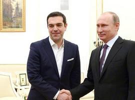 Primer 'toque' a la UE de Grecia en su encuentro con Putin