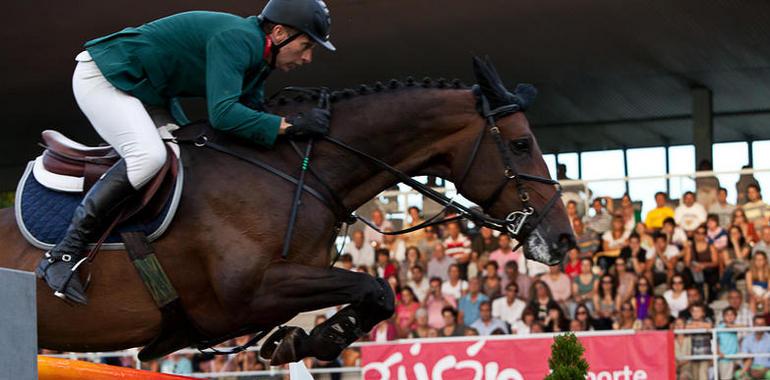 El irlandés Dermott Lennon gana la prueba Coca-Cola en Gijón