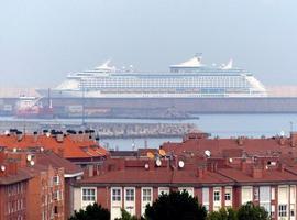 El crucero Anthem of the Seas, con 4000 viajeros y más de 2000 tripulantes, hace 'vermú' en Gijón