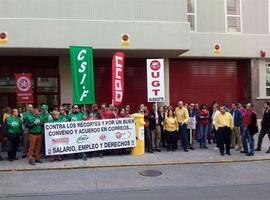 Correos pide a los sindicatos 'relfexionar' sobre la huelga, seguida por un 32'44 %