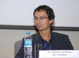 El langreano Alberto Coto logra un nuevo 'Guinnes' de cálculo matemático en La Paz