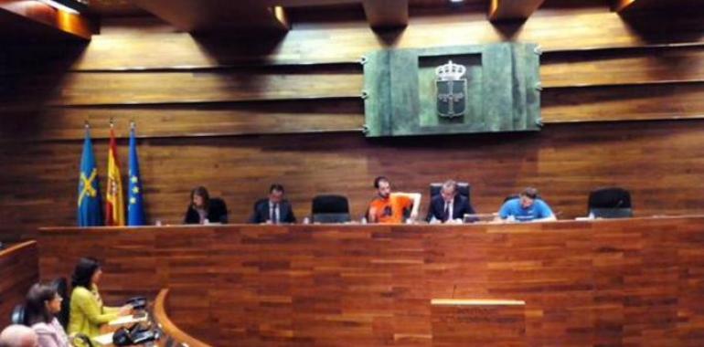 Podemos insiste en una mesa del Parlamento con todas las fuerzas representadas