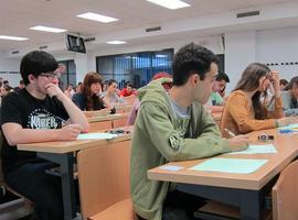 Casi un millar de alumnos 'picarán' hoy en la puerta de Uniovi