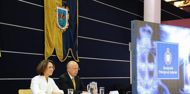 Teresa Sanjurjo asiste en Turín a la reunión del Club de la Haya