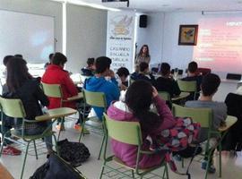 Docentes interinos de Asturias, 'indignados' por el 'caótico' proceso de contratación
